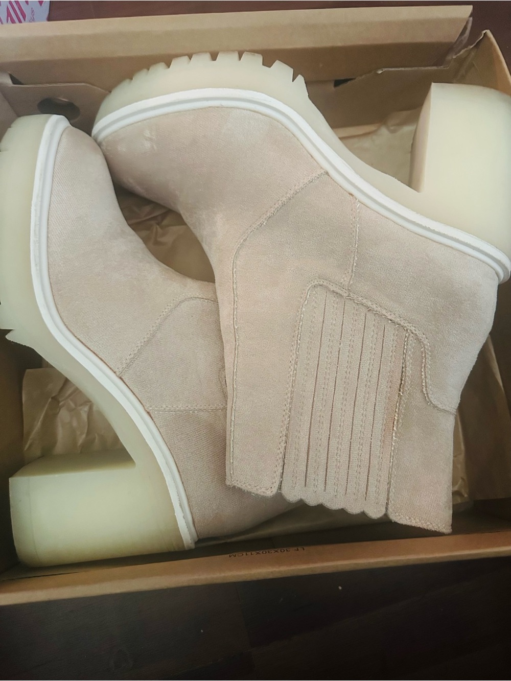 Women's Suede Chunky Heel Chelsea Boot - Beige